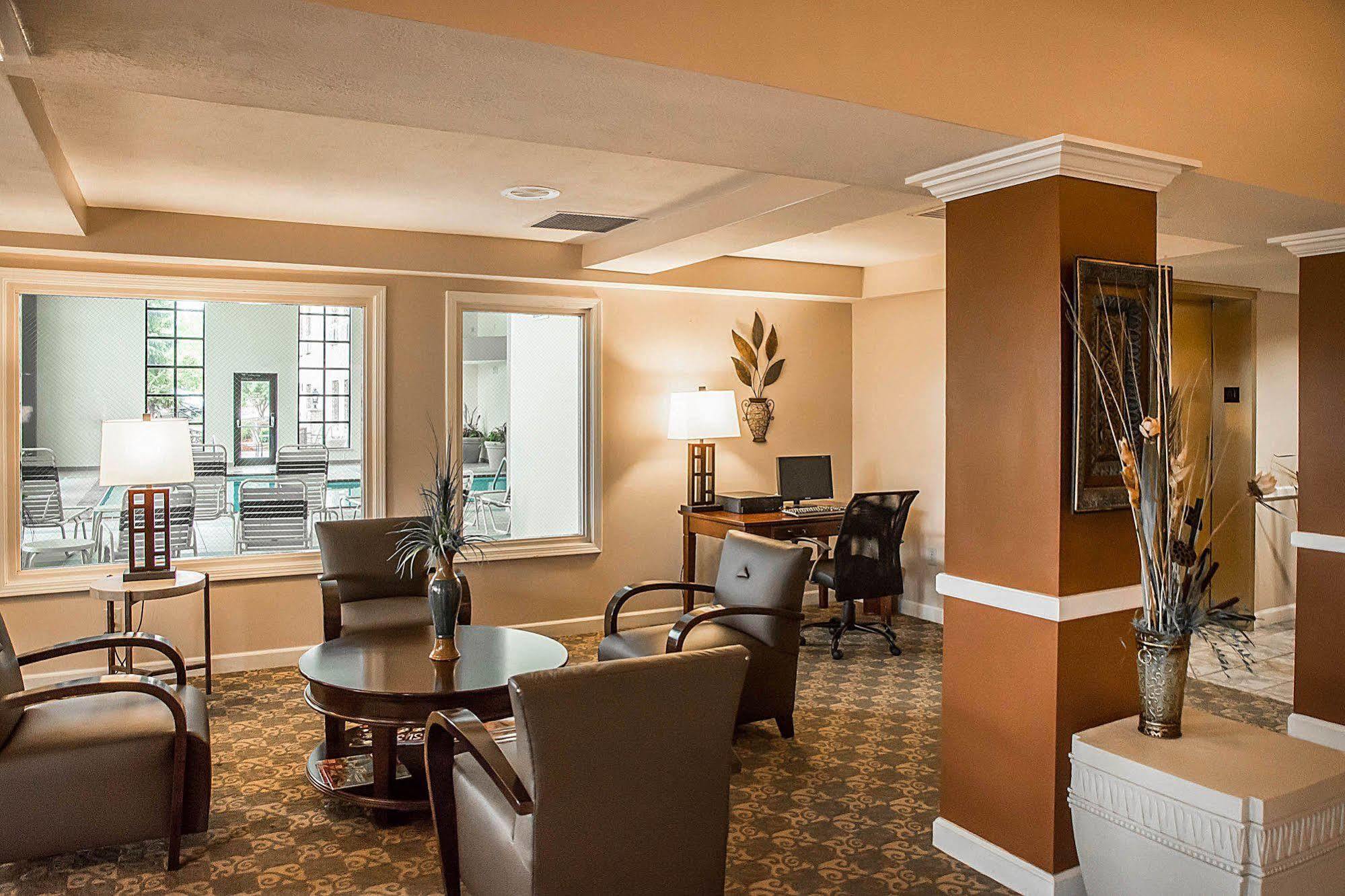 Quality Inn & Suites Cincinnati I-275 Springdale Exterior foto