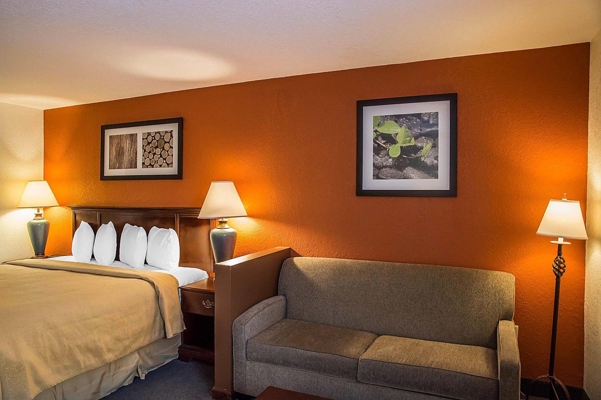 Quality Inn & Suites Cincinnati I-275 Springdale Exterior foto
